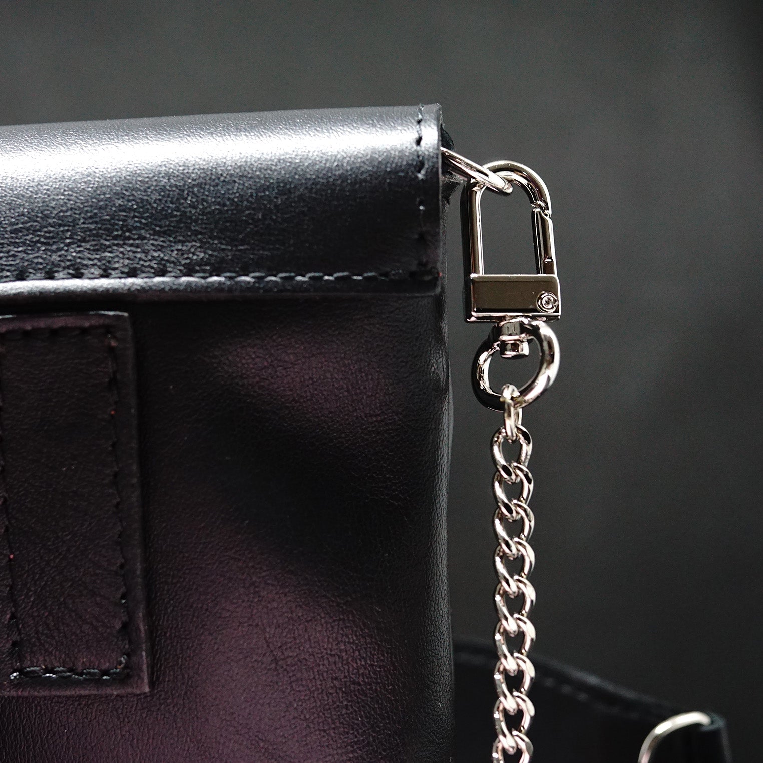 Moderan crni set za žene Noir - remen i torbica